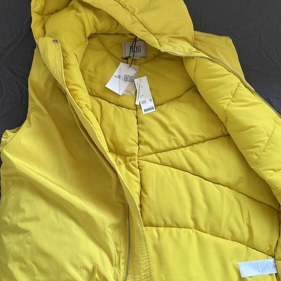 Urban Outfitters Brand New with a tag, puffer vest - Picture 4 of 6